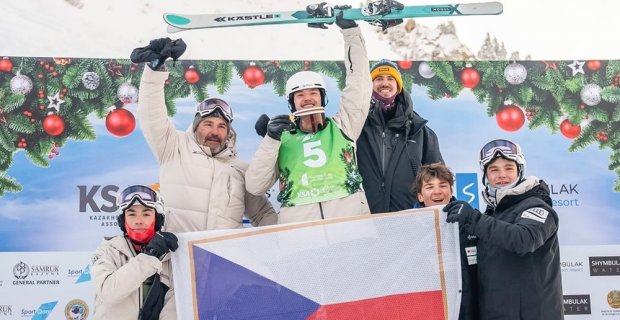 Mistr světa v jízdě v boulích je na lyžích Kästle